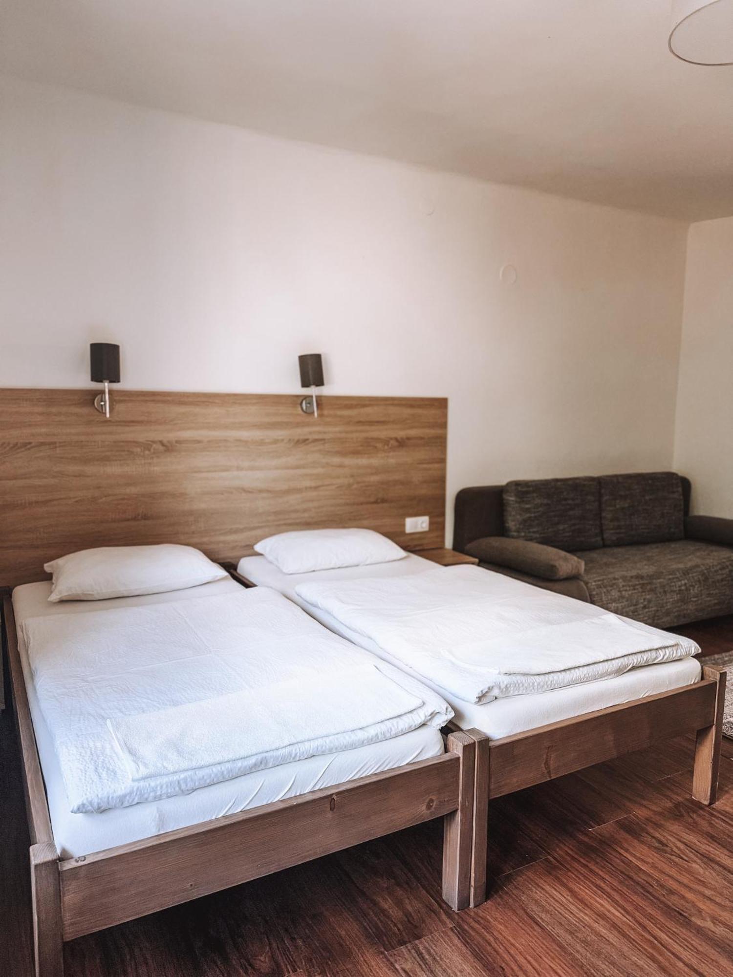 Sobri Halászcsárda és Panzió Baja Exterior foto